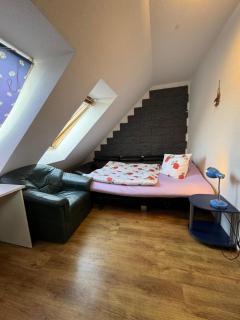 Schönes Haus mit 4 Schlafzimmer Küche Bad WC & Wohnzimmer 2 Parkplätze - 5