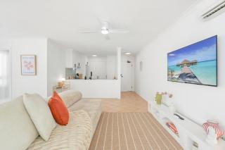 Santorini Palms Hosted by Gold Coast Holiday Stays - 3