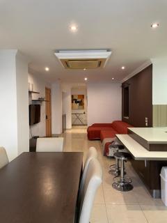 3BR Apartment with Terrace and 1 Min to Sea - 1