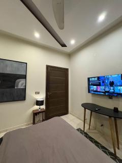 Luxury Private Rooms in DHA Phase 5 Sector D Lahore - 2