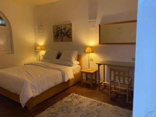 Downtown Marina zero eleven double eight eight five one six eight eight - 1