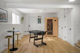 Retro Pool Club, Sauna & Game Room - 8