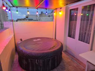 Town House with roof BBQ area & views - 7