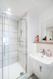Stylish Two Bedroom Two Bathroom Apartment - 1