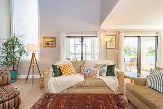 Spacious 2BR Townhome Walk to Private Beach Pool Sleeps 9 - 9