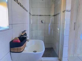 Modern Luxe Escape - 4