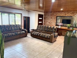 Adorable house with lots of privacy - 1