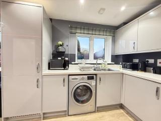Modern 3 Bedroom New Built house to rent in Luton - 3