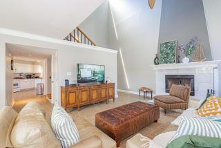 Spacious 2BR Townhome Walk to Private Beach Pool Sleeps 9 - 8