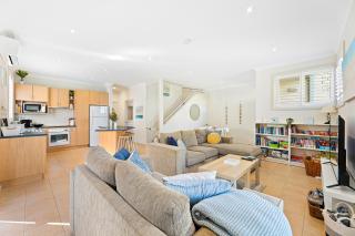 Bec's Beach House Getaway - 2