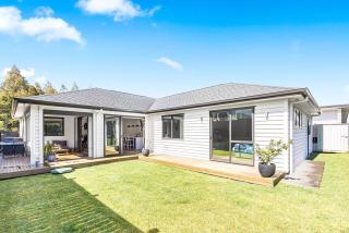 Entire Home in Milldale, Auckland - 7
