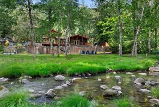 Howard's Hideaway Riverfront Pet Friendly Cabin - 0