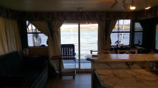 Comfortable Houseboat located in DC area with free parking - 6