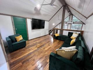 The Founder - Iconic Rockhouse Cabin - 6