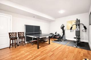 Luxurious 2BR Movie Theater Game Room Full Kitchen Gym - 1