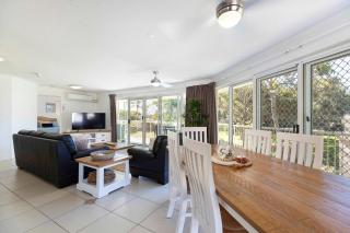 Surfside Buddina Beachfront 3bed Apt - Direct Beach Access - 1