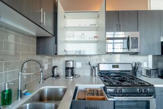 Convenient Cozy 2BR Loft with Optional Parking for 8 guests Near McCormick Place, Soldier Field and Lakefront Trail - 2
