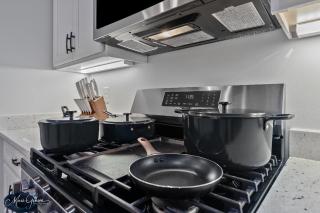 Spacious 4BR - Near LSU Health & Univ - Sleeps 8 - 8