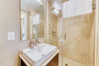 The York Grand Plaza Suites - 8