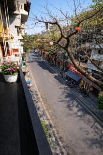 4 Beds w Balcony & Street View Old Quarter - 5