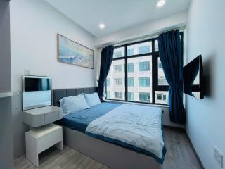 Modern Oceanus Apartment Beachfront Access with Balcony and Seaview - 1