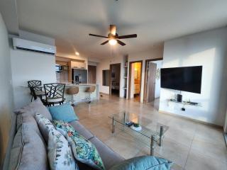 luxurious 2 Bedroom Sunset Beachfront condo - 7