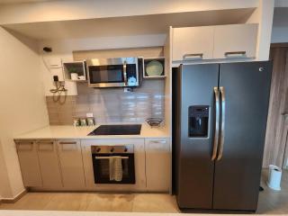 luxurious 2 Bedroom Sunset Beachfront condo - 6