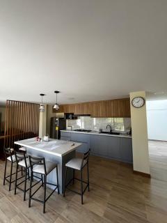 Departamento moderno, muy cómodo, amplio parqueadero - 2