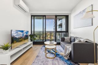 Panorama 2B2B Central Box Hill with secured garage - 0