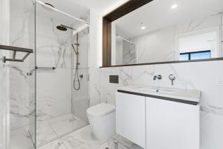 Panorama 2B2B Central Box Hill with secured garage - 2