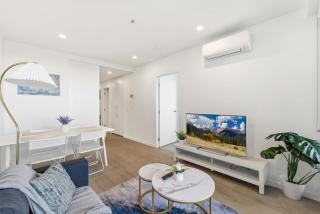 Panorama 2B2B Central Box Hill with secured garage - 1
