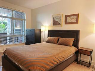Spacious Modern 3BR Condo at UBC Quiet & Convenient - Vancouver - 0