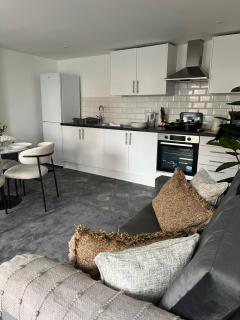 1A Central Bedford Apartment - 2