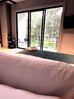 Apartaestudio con balcón y vista a la montaña cerca del aerouerto - 5