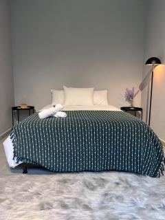 Apartaestudio con balcón y vista a la montaña cerca del aerouerto - 3