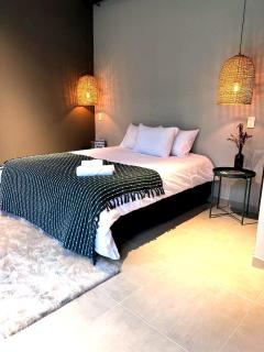 Apartaestudio con balcón y vista a la montaña cerca del aerouerto - 2