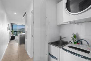 Spacious 3BR Near Stadium w Views, Pool and Car Park - 1