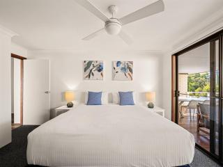 Bay Beach House - Beachfront Bliss near Town - 4