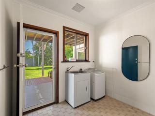 Bay Beach House - Beachfront Bliss near Town - 5