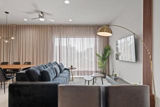 Beautiful 5 bed home Resort 5 minutes from Disney - 0