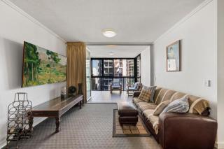 CBD Resort-Style Stay Pool, Gym, Parking Walk to Waterfront - 4