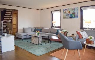 3 Bedroom Cozy Home In Degeberga - 8