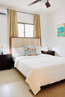 Airport Oasis Pool Apartments - 9