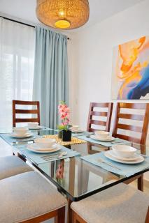 Airport Oasis Pool Apartments - 1