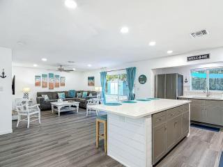 Bring Your Boat! Updated Home Close to 3 Beaches - Fort Myers - 0