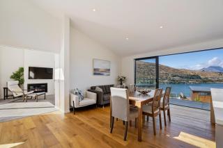 Elegant 4BR Retreat with Lake Views - 4