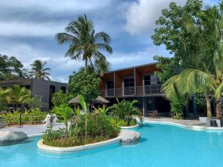 Warehouse18 Pool Cafe Resort - 7