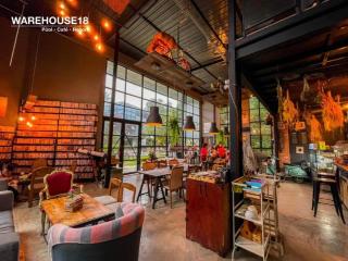 Warehouse18 Pool Cafe Resort - 6