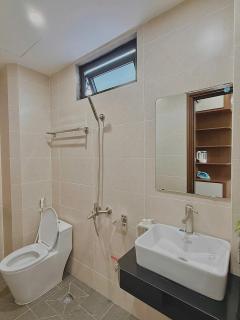 Serene Studio Modern Comfort in Local Alley - 8