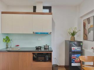 Serene Studio Modern Comfort in Local Alley - 6